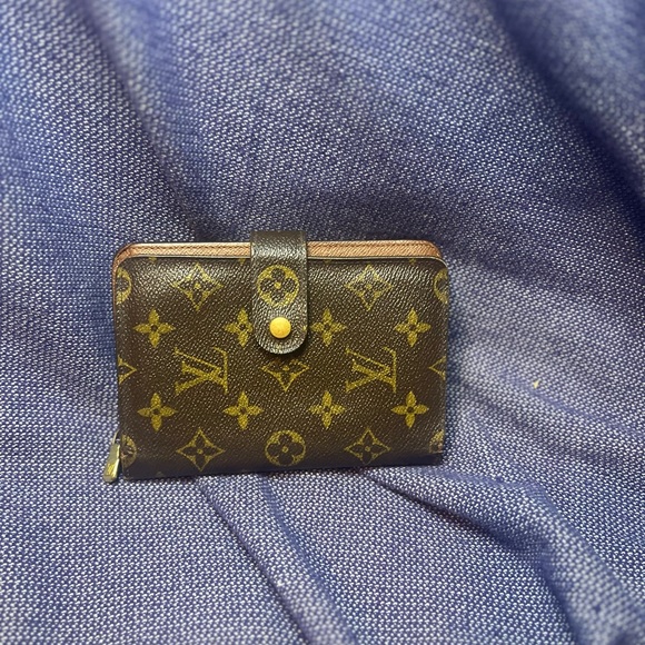 BUY MY CLOSET- MOVING SALE. Need to find a new home for all my lovelies! OFFER?! - Picture 6 of 9